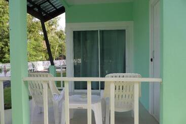 בית מלון כפרי Lanta Triple Novel