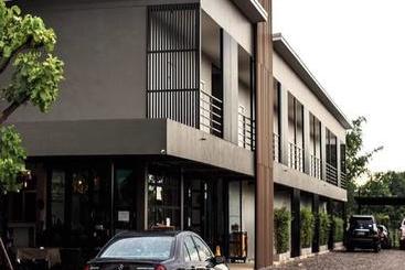 هتل Thonglor Boutique & Spa