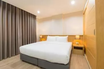 هتل آپارتمان Jasmine Resort Sriracha