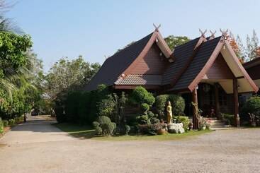 אתר נופש Suan Luang Garden View