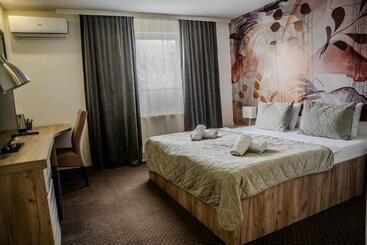 تختخواب و صبحانه Plaza La   Night And Spa