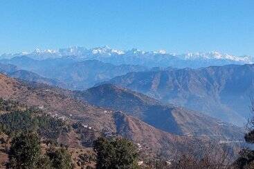 Hotel In Apple Estate Kanatal