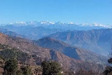 Hotel In Apple Estate Kanatal