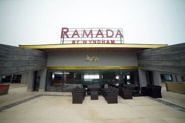 هتل Ramada By Wyndham Murree Lower Topa Resort