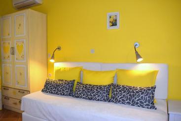 בית מלון כפרי Simatos Apartments & Studios