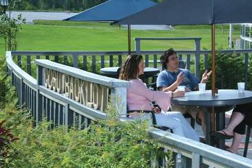 فندق Backpacker College At Memorial University Grenfell Campus