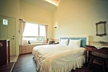 تختخواب و صبحانه Starhome Cottage