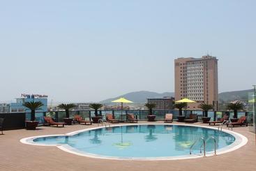 Hotel Halong Palace