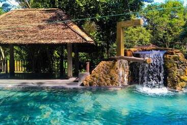 בית מלון כפרי Leisure Land