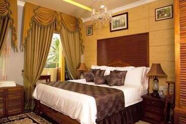 پانسیون Loona