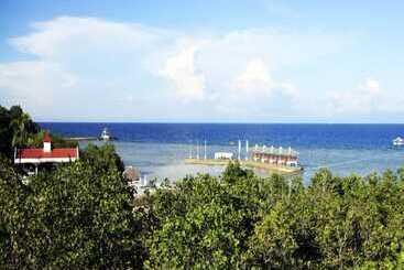 Hotel Whispering Palms Island Resort