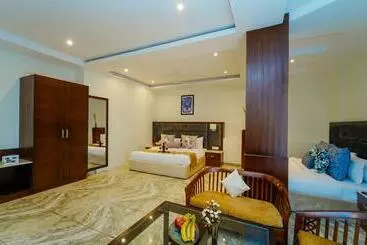 ホテル Montrose Kasauli !! Balcony Rooms !! Terrace !! Restaurant !! Spa