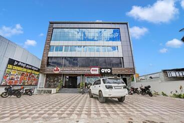 Hotell Oyo Flagship Sri Chowdeshwari Boarding And Lodging