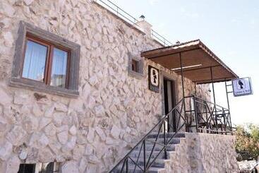 Bed and Breakfast Stone Owl Otel & Restaurant