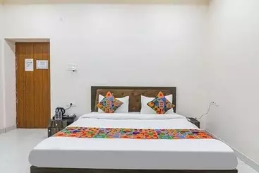 Fabhotel Sarovar Palace