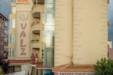 فندق Valz