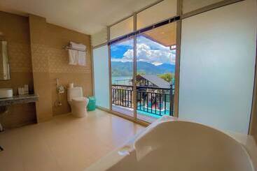 Majestic Lake Front Hotel & Suites