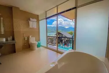 Majestic Lake Front Hotel & Suites