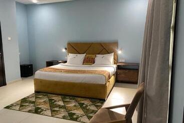 Hotelli Breezes Beach Resort