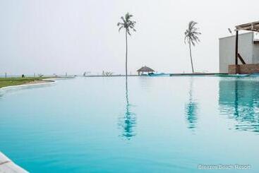 ホテル Breezes Beach Resort