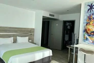 Appart  Hotel La Girafe Marseille Est   Porte D Aubagne