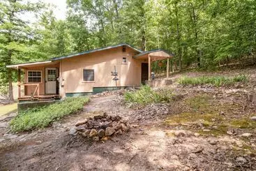 Mökkimajoitus Charming Pocahontas Escape Near Historic Downtown!