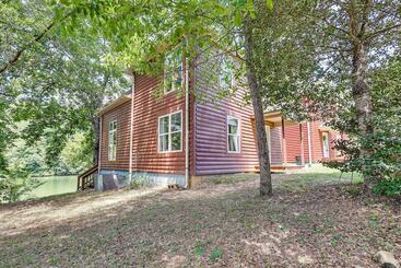 Dom wiejski Double Springs Cabin Stay W/ Deck + Shared Dock!