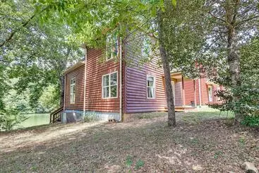 Mökkimajoitus Double Springs Cabin Stay W/ Deck + Shared Dock!