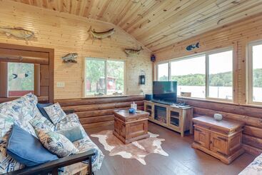 קוטג'' Rock River Hideaway On Private 5 Acre Island!