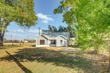 コテージ Sunny Hearne Home Near Universities!