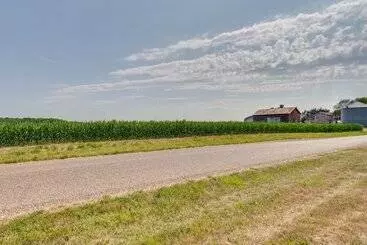 Mökkimajoitus Tranquil La Prairie Retreat W/ Patio & Fireplace!