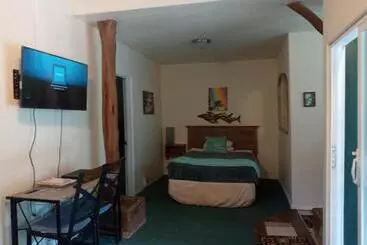 Hotel Aloha Crater Lodge