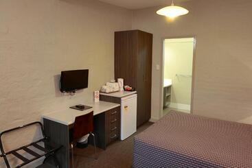 Отель Everton Park