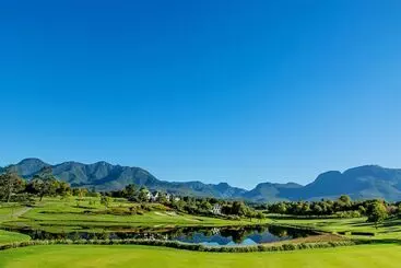 هتل The Manor House At Fancourt