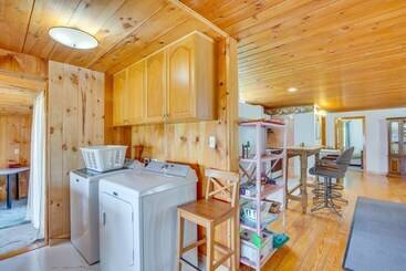 별장 Lakeview Maine Retreat W/ Fire Pit, Grill & Canoe