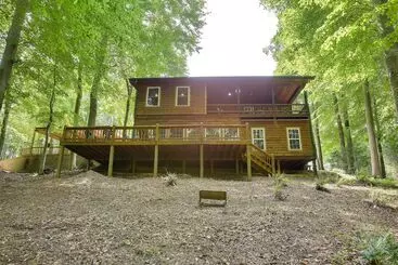 コテージ Byrdstown Cabin   W/ Fire Pit, Near Marina & Lake!