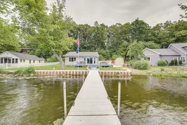 Charming Battle Creek Cottage W/ Dock!
