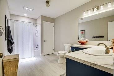 コテージ Inviting Lancaster Vacation Home: 3 Mi To Downtown