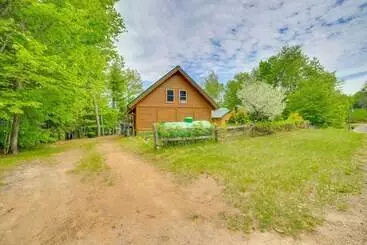 コテージ Lakefront Cabin W/ Dock & Trails, Mins To Town!