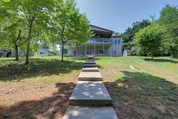 コテージ Lakefront Lafollette Home W/ Private Boat Slip!