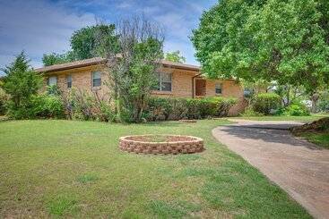 コテージ Lawton Home W/ Deck, Near Casinos + Museums!