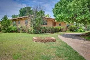 コテージ Lawton Home W/ Deck, Near Casinos + Museums!