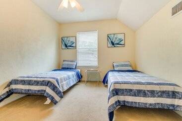 Dom wiejski Mary Esther Home With Private Pool & Fireplace!