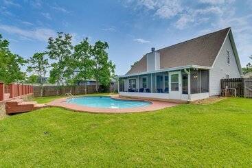 Dom wiejski Mary Esther Home With Private Pool & Fireplace!