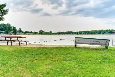 コテージ Newly Built West Branch Retreat Near Lake Ogemaw!