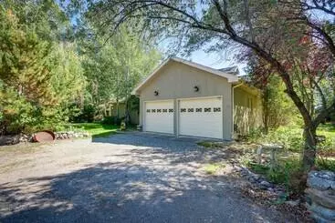 コテージ Riverfront Livingston House In Paradise Valley!
