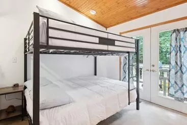 Mökkimajoitus Serene Yellville Retreat W/ Hot Tub On 85 Acres