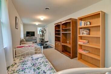 קוטג'' Lakefront Canandaigua Home W/ Dock & Kayak!