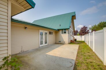 별장 Spirit Lake Home W/ Fenced Yard: 1 Mi To Water!