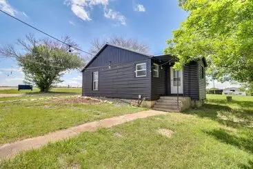 コテージ Starlite Ranch  2 Acres W/ Views ~ 18 Mi To Waco